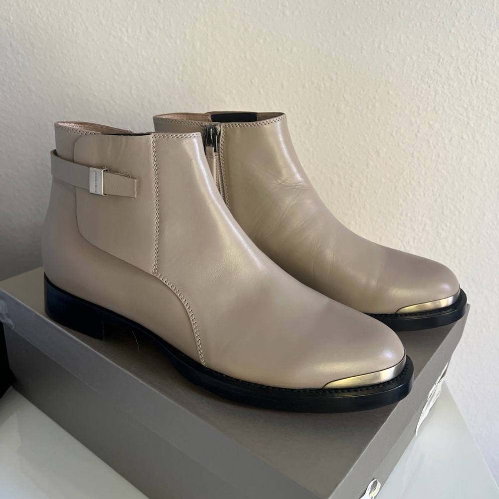 Giorgio Armani Sz 37,5 Ankle Boots Taupe Brand new